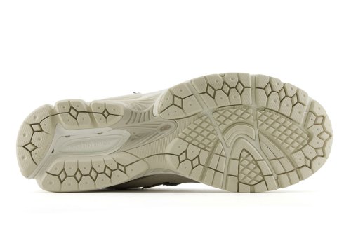 The New Balance 2002R Skips A Season With A Fall-Ready Edition(pic4)